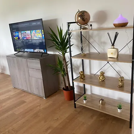 Appartement Manet Netflix Montigny-le-Bretonneux Exterior foto