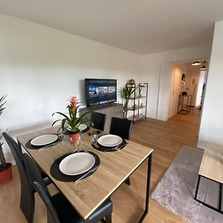 Appartement Manet Netflix Montigny-le-Bretonneux Exterior foto